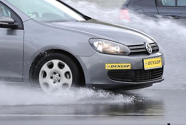 Beim Bremsweg trennt sich die Spreu vom Weizen. Markenwinterreifen schnitten in Tests mit kürzeren Bremswegen deutlich besser ab als billigere Alternativen. Foto: UnitedPictures/Auto-Reporter.NET